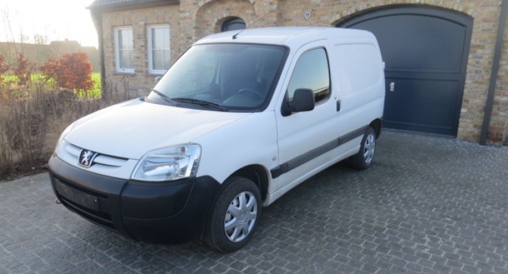 OPTIE OP DEZE WAGEN  Peugeot partner  1.9 diesel lichte vracht bwj 2004 trekhaak