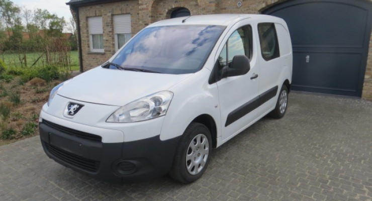  Optie op deze wagen Partner lichte vracht 3 plaatsen airco 90 pk