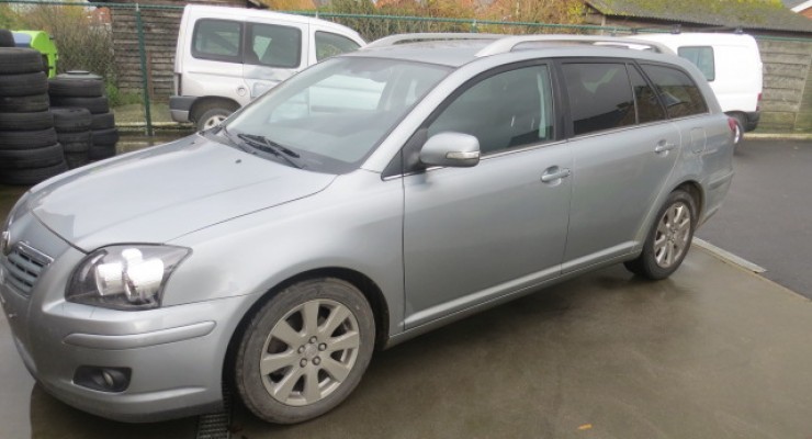 Avensis Traveller benzine
