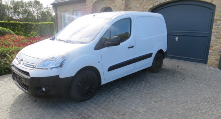  Berlingo lichte vracht 3plaatsen model 2015 ingeschreven 11/2014 met 73.000km 55 kw 