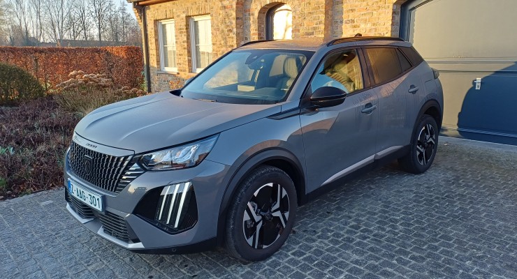  GRIS SELLENIUM  Peugeot 2008   1199cc Benzine Bouwjaar 07/2024 met 8600km 